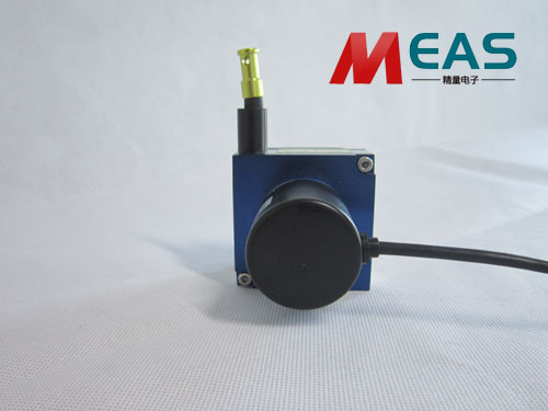 ����λ�ƾ��a����������Һ��ͬ�����ϵ�y(t��ng)�І���